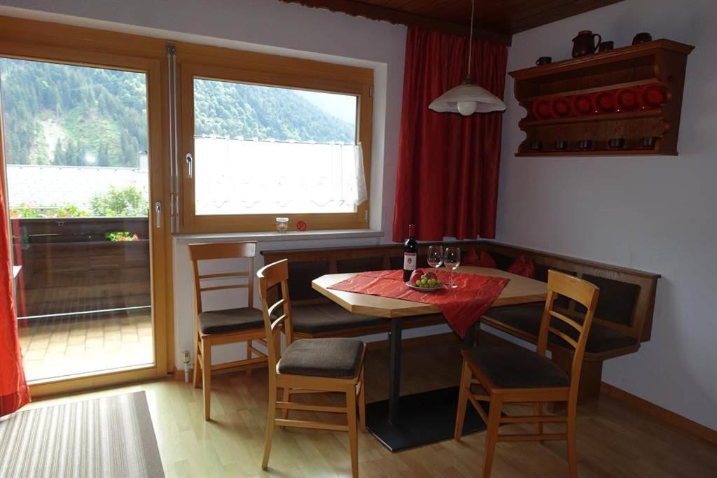 Haus Lifinar - Carmen Juen Apartment Sankt Gallenkirch Luaran gambar